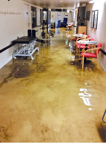 Figur 3.11 Korridor på Sørlandet sykehus under flommen november 2014 
