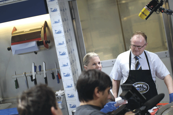 Figur 5.1 Fiskeriminister Per Sandberg promoterer norsk skrei i Hamburg
