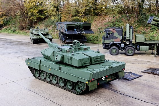 Norges nye stridsvogn demonstreres hos leverandør Krauss-Maffei Wegmann (KNDS Deutschland) utenfor Munchen 