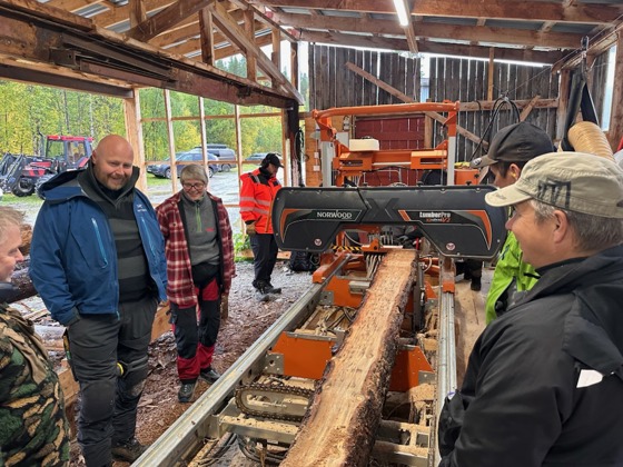 Kursholder på sagbrukskurs