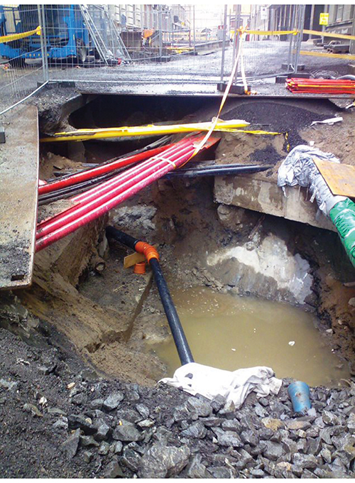 Figur 12.5 Gravearbeider kan skade infrastruktur under bakken og føre til kabelbrudd og utfall
