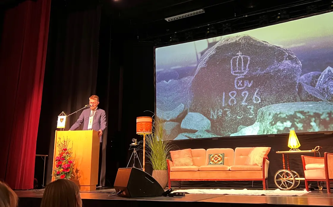 Eivind Vad Peterson på talerstol