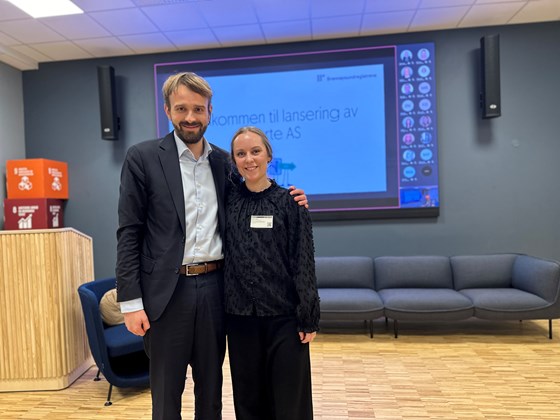 Næringsminister Jan Christian Vestre og selskapsetablerer Helene Eide på lanseringen av Digital selskapsetablering.