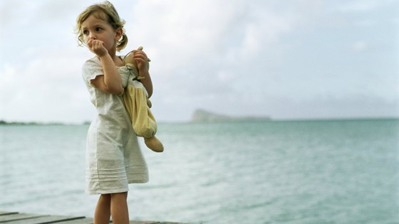 Illustrasjonsfoto: Jente på brygge