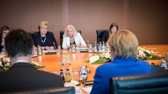 Statsminister Erna Solberg i møte med forbundskanslar Angela Merkel i Berlin 16. september 2015.