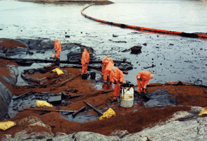 Figur 4.4 Sanering av Bleiknstranda ved Haugesund etter Green Ålesund-ulykken.