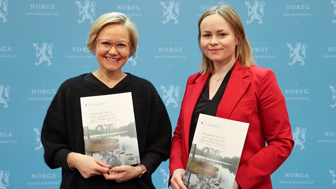Helse- og omsorgsminister Ingvild Kjerkol og statssekretær i Klima- og miljødepartementet Ragnhild Sjoner Syrstad