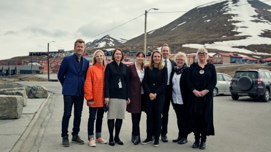 Magne Furuholmen, Anne Kristine Dolven, Assisterende sysselmann Berit Sagfossen, Katya García-Antón, kulturminister Linda Hafstad Helleland, Jérémie Michael McGowan, Kristin Furu Grøtting og Thora Hultgren. 