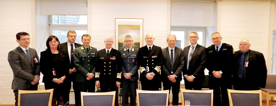 Geir Håvøy, Kongsberg Gruppen, Cecilie Daae, DSB, Morten Brandtzæg, NAMMO, Aril Brandvik, Landmaktutvalgets arbeidsgruppe, Haakon Bruun-Hanssen, forsvarssjef, Erik Gustavson, sjef Forsvarsstaben, Ketil Olsen, sjef MMB, John-Mikal Størdal, FFI, Kjetil Nilsen, NSM, Odd Reidar Humlegård, politidirektør, Are Thomasgard, Landsrådet for Heimevernet.