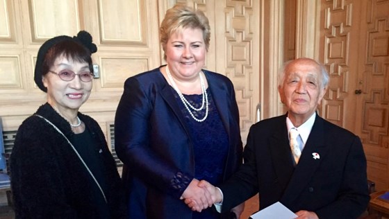 Statsminister Erna Solberg møtte i dag Shohei Tsuiki og Emiko Okabe, som overlevde atombombene i Hiroshima og Nagasaki. 