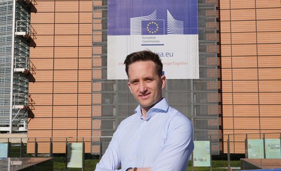 Christoffer Vestli jobber i EUs generaldirektorat for miljø.