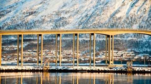 Bilde av bro i Tromsø