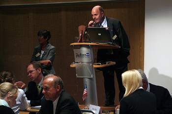 Avdelingsdirektør Sten Anders Berge i Næringslivseksjonen gledet seg over mange deltakere under ambassadørtreffet. Foto: Petter Foss, UD