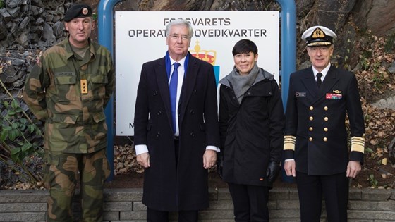 Den britiske og norske forsvarsministeren besøker FOH