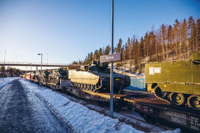 Figur 8.9 Transport av militære kjøretøy. Foto fra NATO-øvelsen Trident Juncture i 2018.