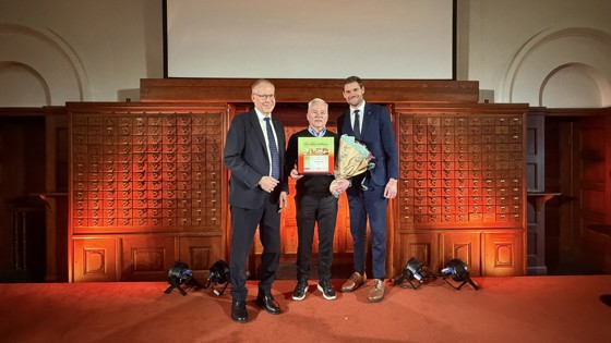 Styreleder i Stiftelsen Norsk Mat Håkon Mageli, vinner Geir-Rune Larsen og landbruks- og matminister Nils Kristen Sandtrøen