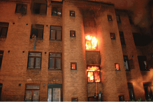 Figur 5.1 Brann i eldre murgard i Urtegata i Oslo i 2008.