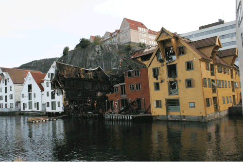 Figur 5.5 Brann i Skuteviksbodene i Bergen i 2008 førte til at fire vedtaksfredede bygninger gikk tapt.