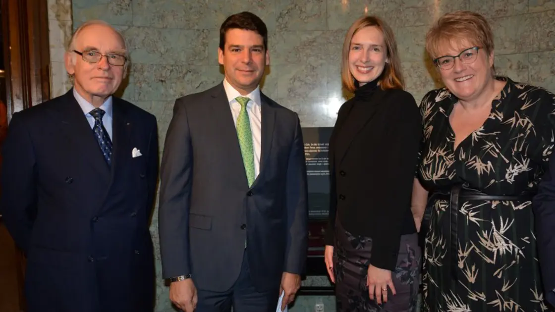 Gruppebilde av Styreleder Eilif Holte, ambassaderåd fra Perus ambassade Jose Alberto Ortiz, statsråd Iselin Nybø og statsråd Trine Skei Grande.