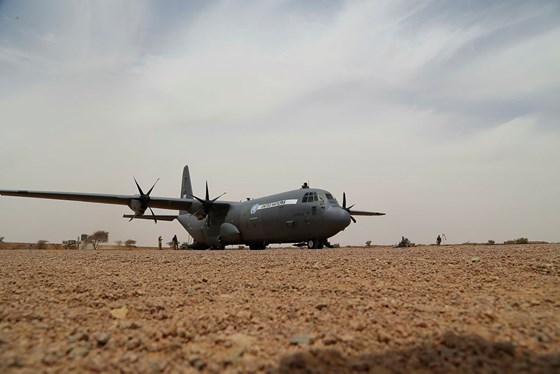 Det norske styrken i Mali støtter FN med frakt av personell og gods i Mali.