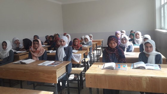 300 jenter får undervisning på jenteskulen Chaghatak. Foto: Mohammad, DAARTT