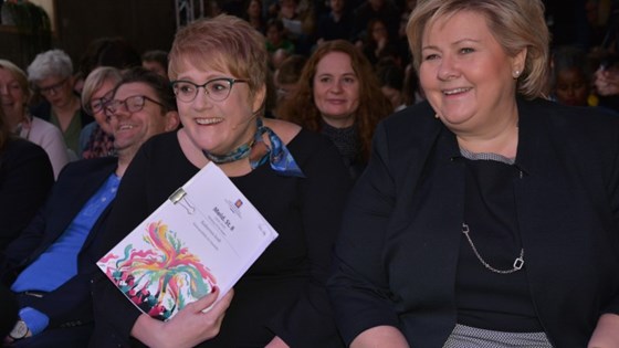 Kulturministeren og statsministeren på første rad under presentasjonen av Kulturmeldingen.