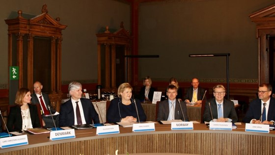 Statsminister Erna Solberg og klima- og miljøminister Ola Elvestuen på det nordiske klimamøtet i Helsinki 25. januar 2019. 