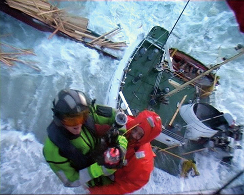 Figur 4.1 En dramatisk redningsaksjon i desember 2007 hvor den norske
 330-skavdronen berget 12 russiske sjøfolk i havsnød
