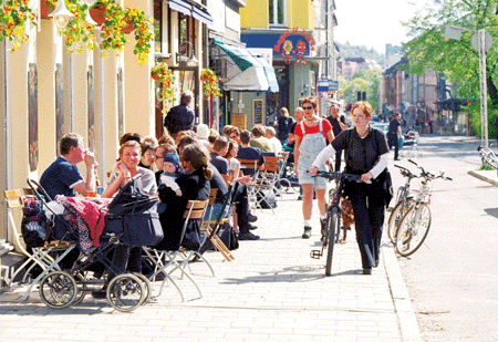 Figure 6.2 City-life. An attractive street-milieu ensures the well-being, attracts businesses and services, and enhances walking and cycling.