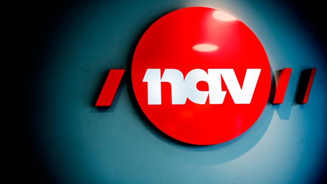 Bilde av NAV-logoen på vegg