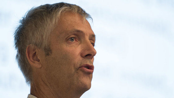 Nærbilde i profil av Steinar Holden