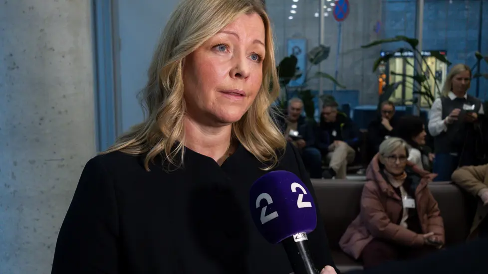 Statsråd Kjersti Stenseng som blir intervjuet av TV2 etter å ha holdt pressekonferanse om aktivitetsplikt og kutt i ytelser for å få flere flyktninger i arbeid
