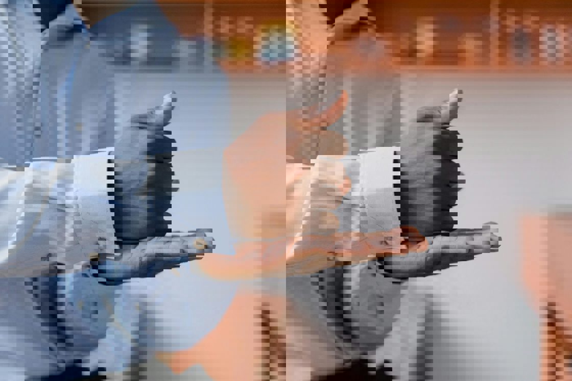 En person som utøver tolking