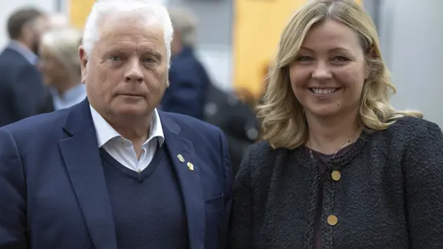 Fv. Leder av Pensjonistforbundet Jan Davidsen og arbeids- og inkluderingsminister Kjersti Stenseng.