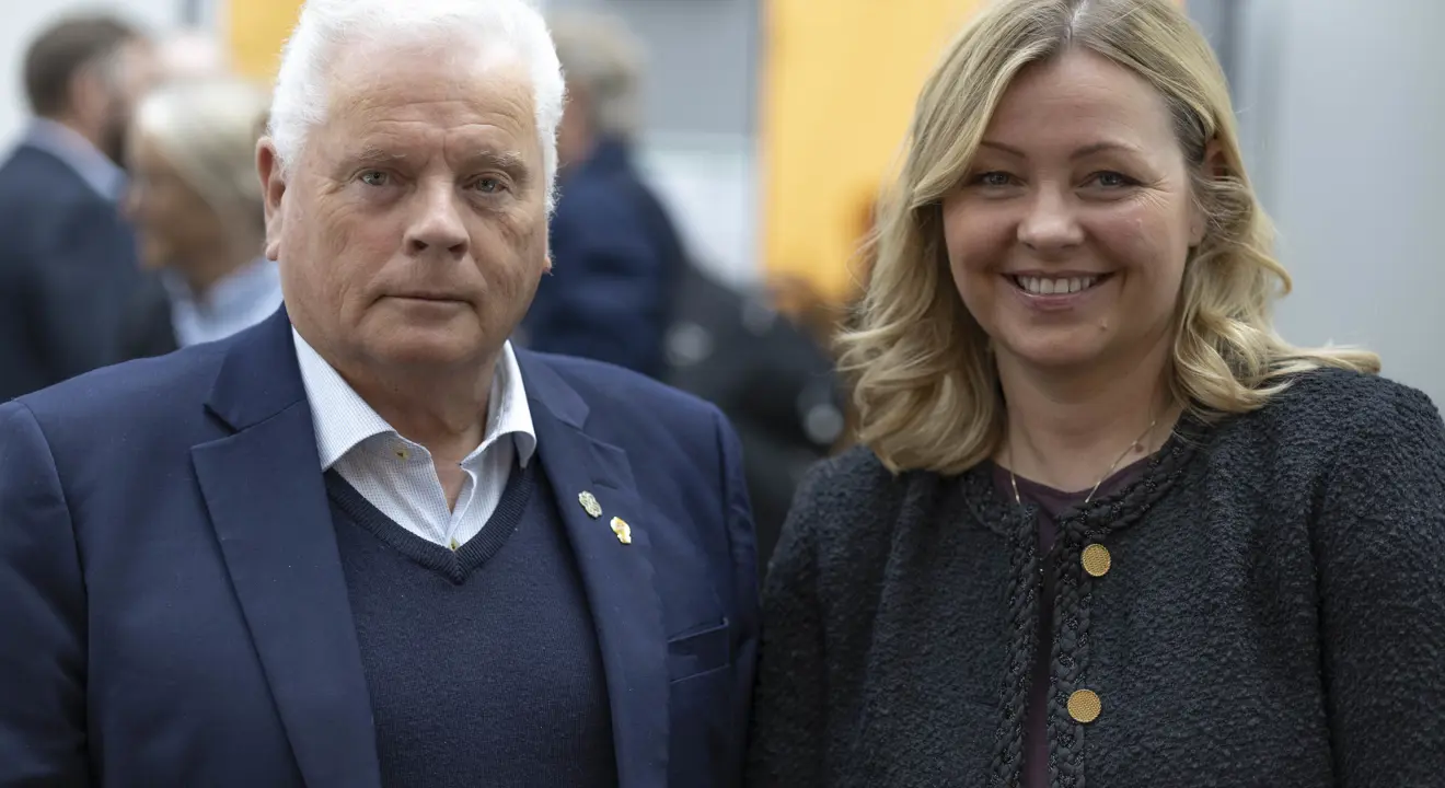 Fv. Leder av Pensjonistforbundet Jan Davidsen og arbeids- og inkluderingsminister Kjersti Stenseng.