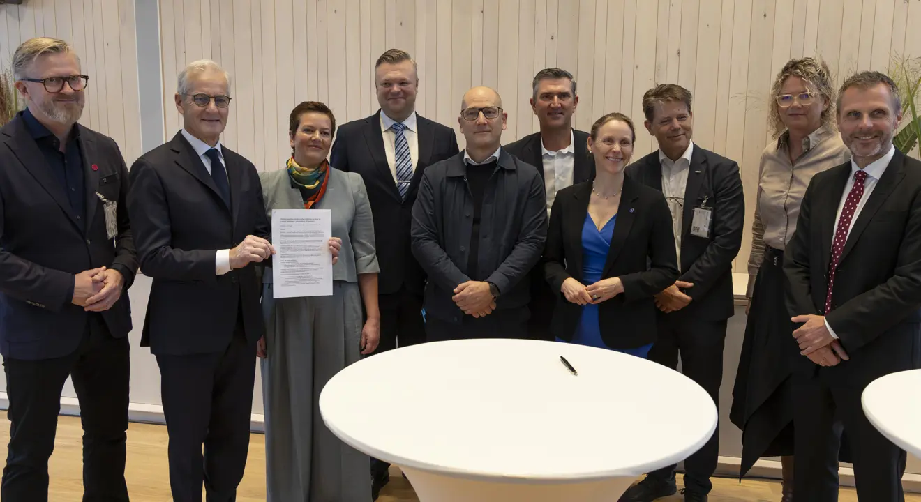 Regjeringen og partene i arbeidslivet inngår KI-avtale