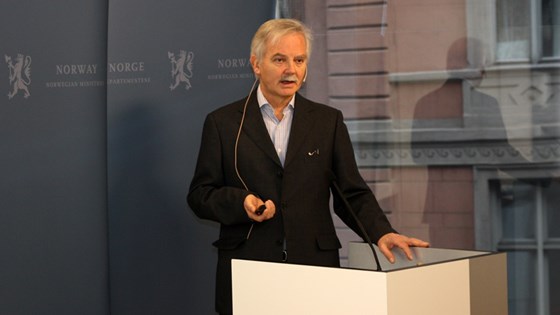 Picture of Ådne Cappelen, Committee Chairman of the Norwegian Technical Calculation  Committee for Wage Settlements