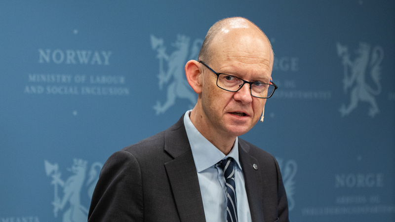 Utvalsleiar Geir Axelsen presentera grunnlaget for inntektsoppgjørene 2024