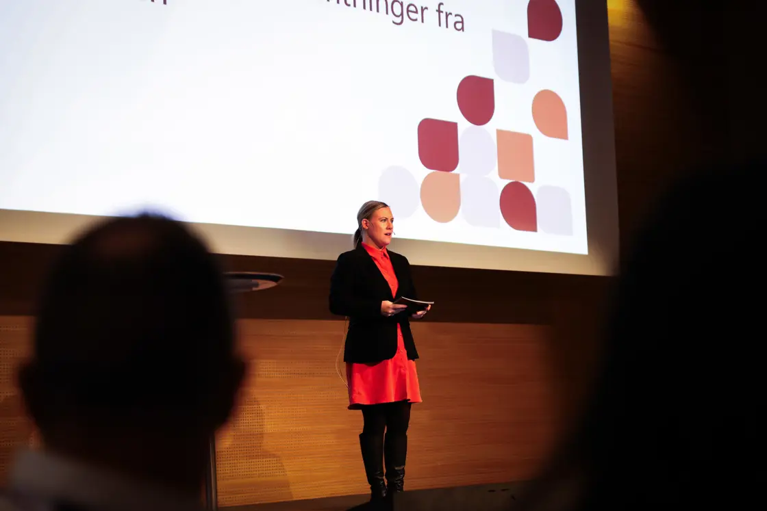Barne- og familieminister Lene Vågslid taler til Bufdirs enhetslederkonferanse.