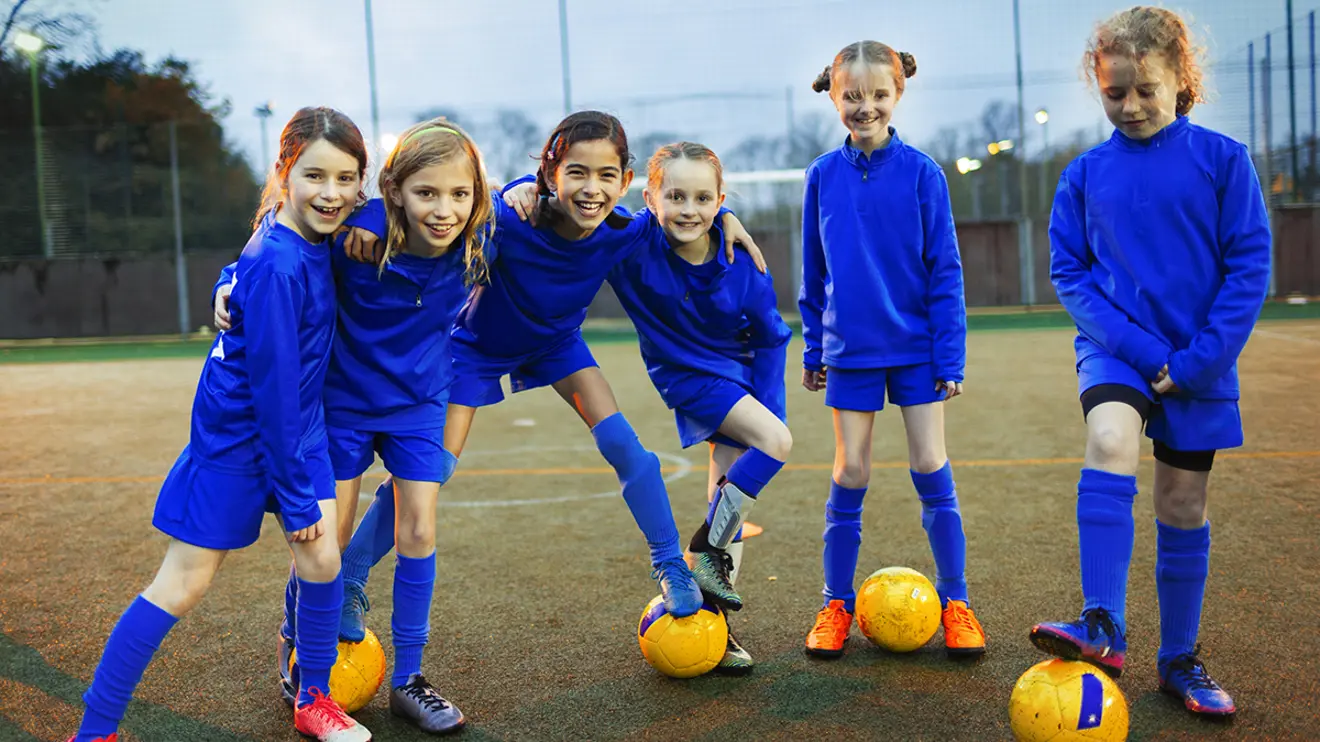 Jenter spiller fotball