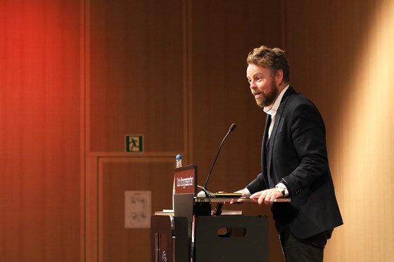 Arbeids- og sosialminister Torbjørn Røe Isaksen ønskjer tettare oppfølging av unge i arbeidslivet.