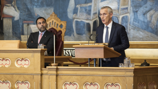 Finansminister Jens Stoltenberg (A) på talerstolen.