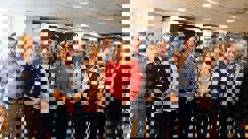 Arbeids- og inkluderingsminister Kjersti Stenseng (i midten) sammen med oljepionerenes fagorganisasjoner i Akersgata 64