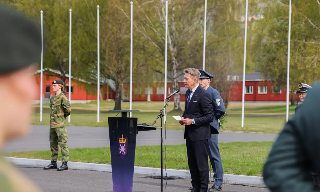 Energiminister Terje Aasland taler på Jørstadmoen