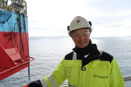 Terje Søviknes med Edvard Grieg i bakgrunnen