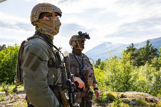 Minedykkere på øvelse ved Hardanger