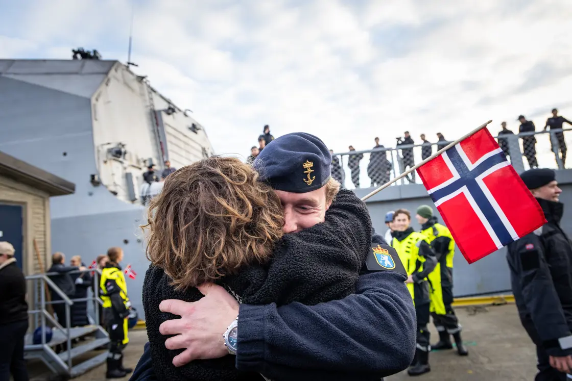 KNM Roald Amundsen returnerer til Haakonsvern etter deployering med Operasjon Highmast