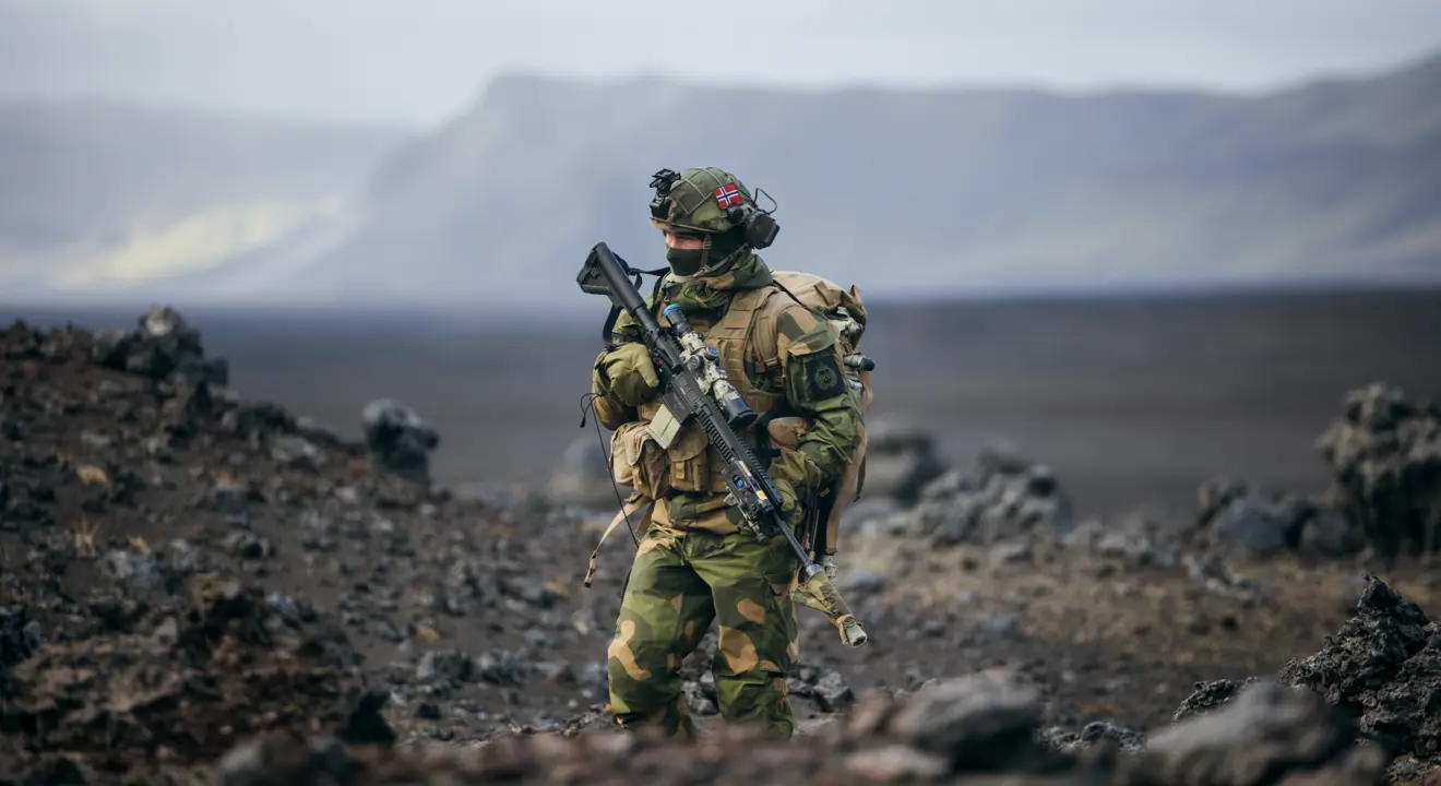 Et skarpskytterteam fra Innsatsstyrke Archery på Jan Mayen under Operation Atlantic City
