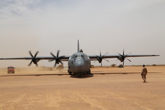 En Hercules C-130 på under oppdrag i Mali.