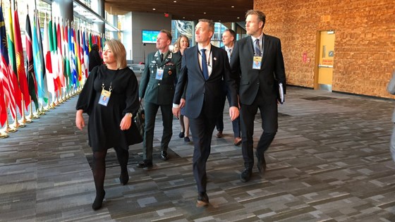 Forsvarsminister Frank Bakke-Jensen deltar på FNs konferanse for fredsbevarende operasjoner i Vancouver, Canada. 